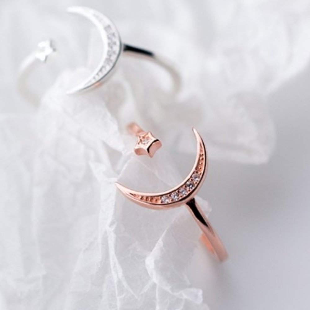BRAND NEW Adjustable Moon and Star Rose Go…